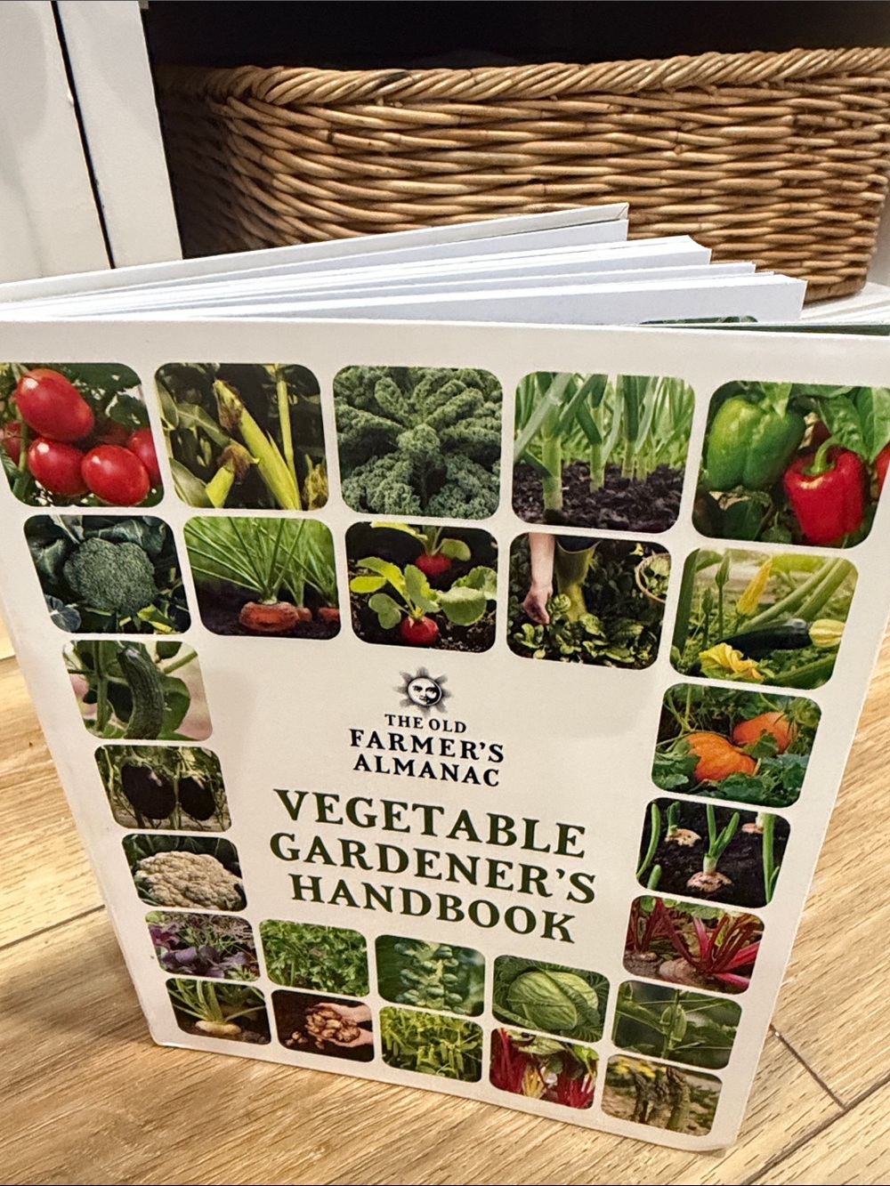 Vegetable Gardener's Handbook - Book Farmer’s Almanac Gardening